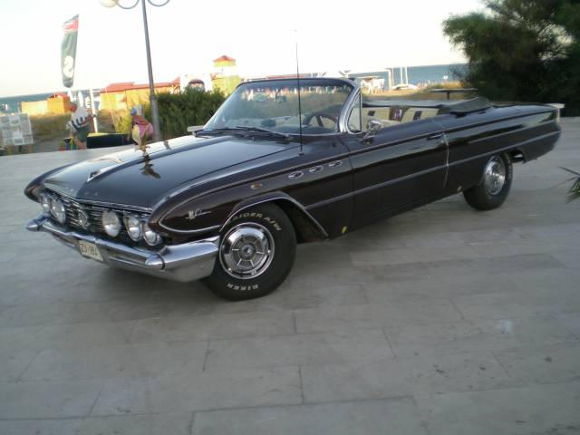 Image 1/4 de Buick Le Sabre Convertible (1960)