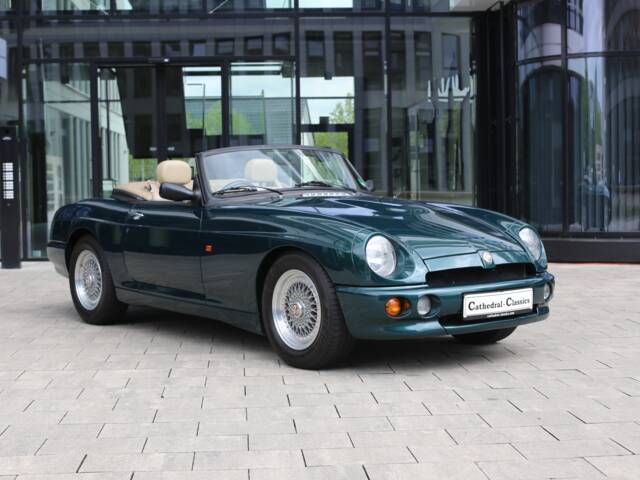 MG RV8