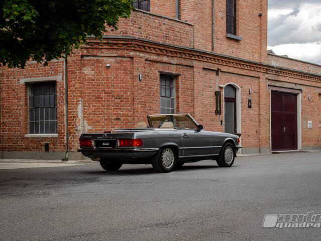 Mercedes-Benz 560 SL