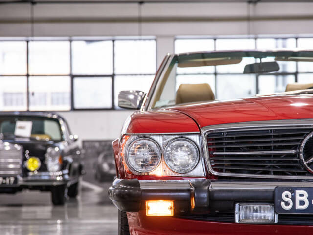 Mercedes-Benz 560 SL