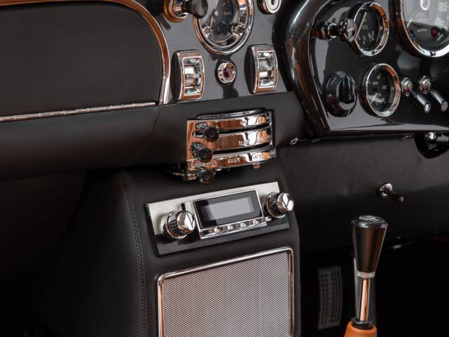 Aston Martin DB 6