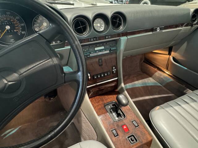 Mercedes-Benz 560 SL