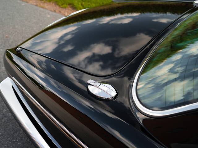 Daimler Double Six