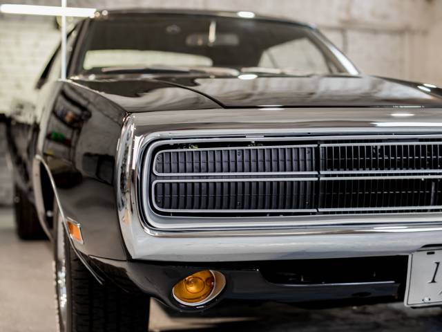 Dodge Charger 318