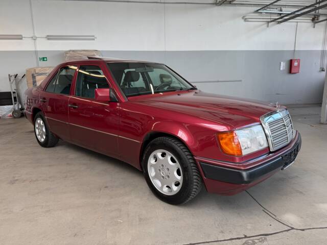 Mercedes-Benz 230 E