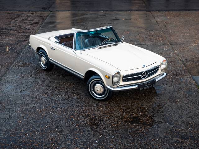 Image 1/41 of Mercedes-Benz 230 SL (1966)