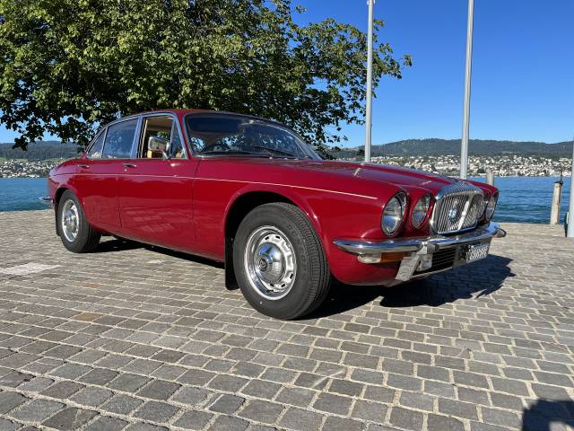 Image 1/10 of Daimler Sovereign 4.2 (1973)