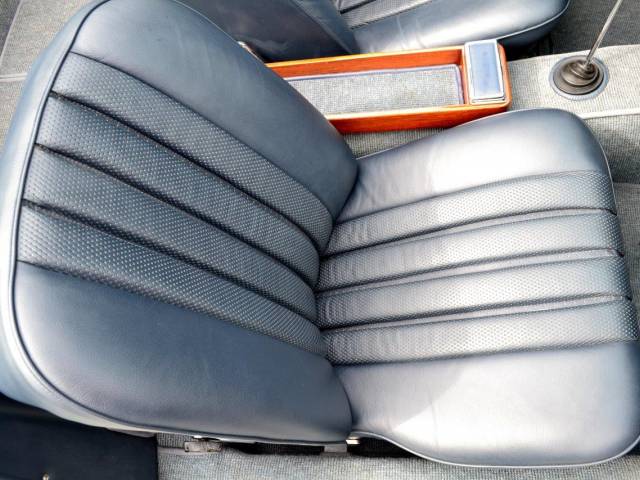 Mercedes-Benz 230 SL
