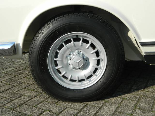 Mercedes-Benz 280 SL