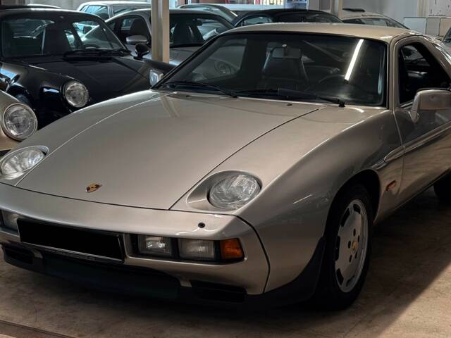 Porsche 928