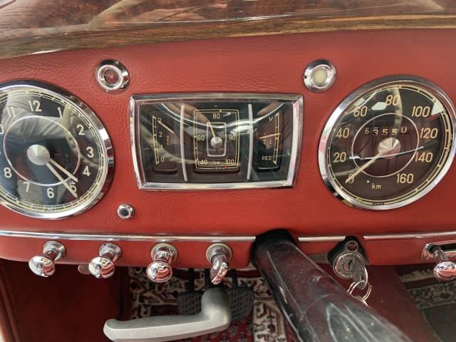Mercedes-Benz 220 Cabriolet A