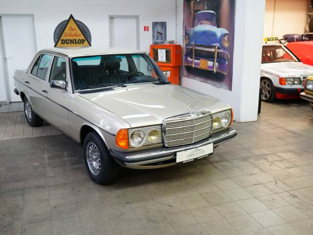 Image 1/31 of Mercedes-Benz 300 D (1982)