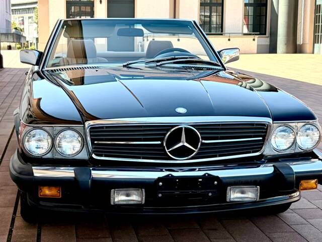 Mercedes-Benz 560 SL