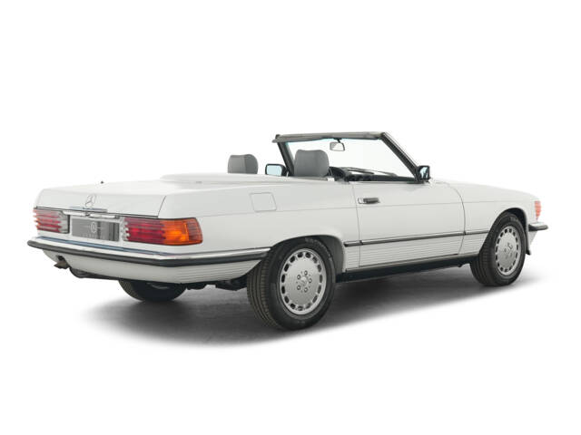 Mercedes-Benz 560 SL