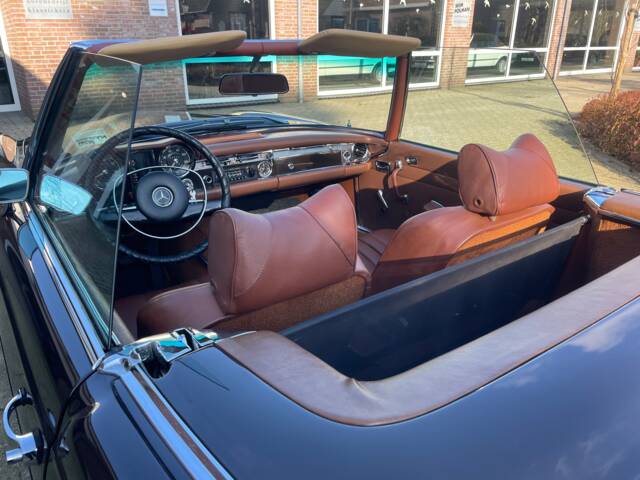 Mercedes-Benz 280 SL