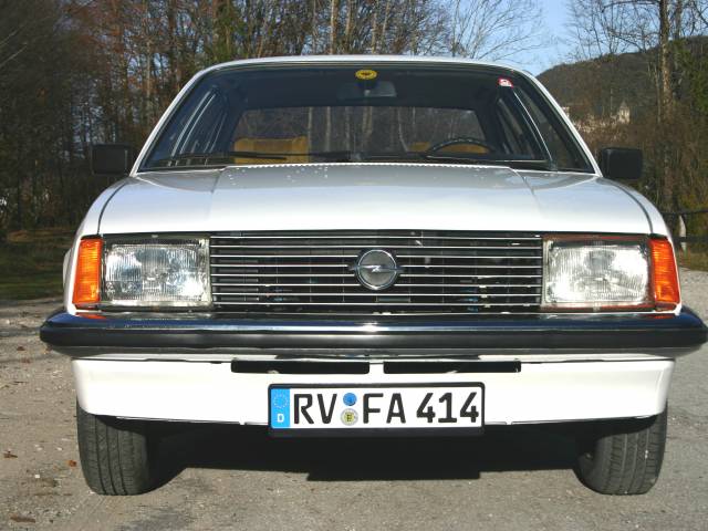 Bild 1/34 von Opel Rekord 2,0 S (1981)