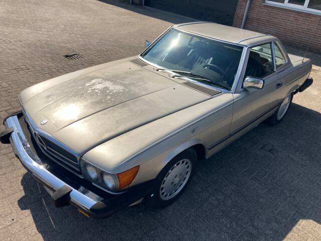 Mercedes-Benz 560 SL