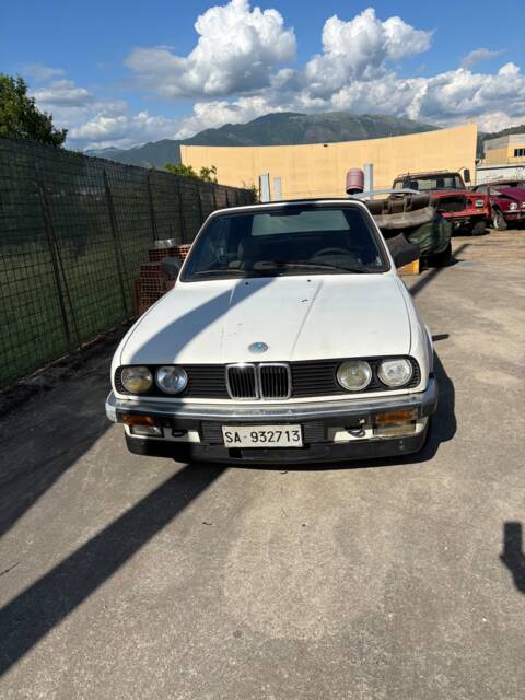 Bild 1/14 von BMW 320i (1987)