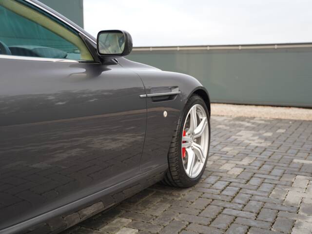 Aston Martin DB 9
