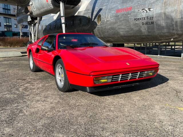 Immagine 1/10 di Ferrari 328 GTS (1988)