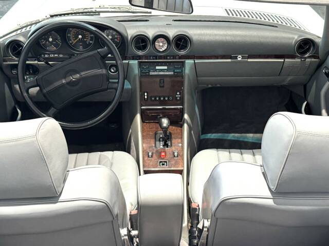 Mercedes-Benz 560 SL