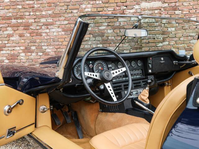 Jaguar E-Type V12