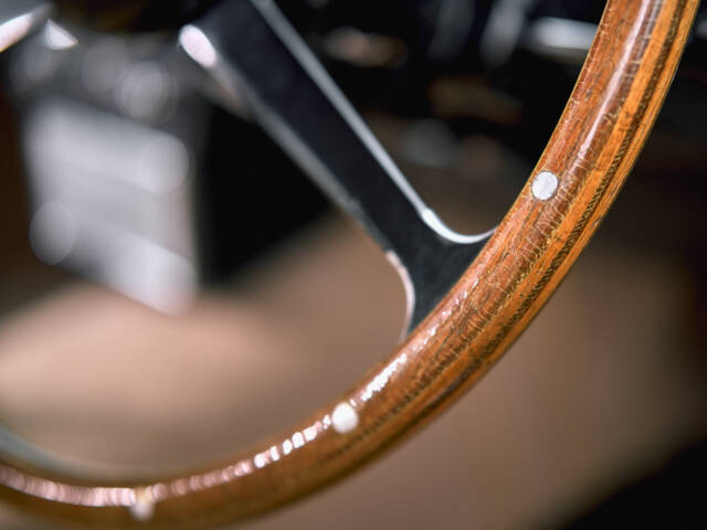 Aston Martin DB 6 Mk II