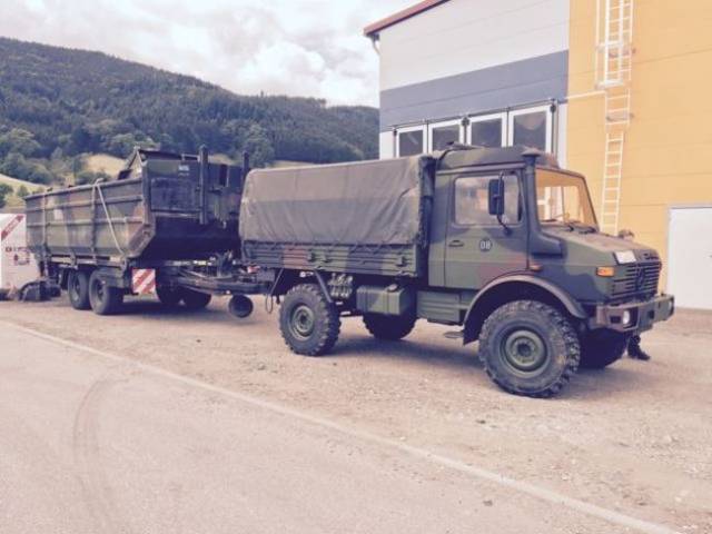 Image 1/4 de Mercedes-Benz Unimog U 1300 L (1984)