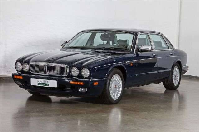 Image 1/15 of Daimler Double Six (1995)