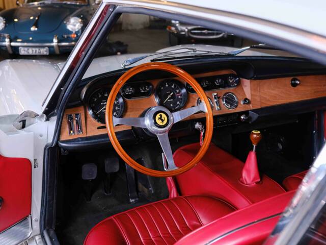 Ferrari 330 GT 2+2