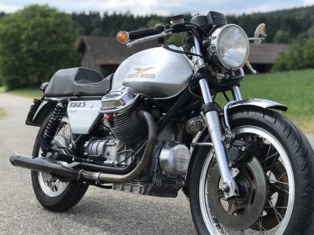 Moto Guzzi 750 S front view