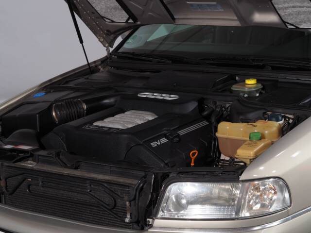Audi A8 3.7 quattro