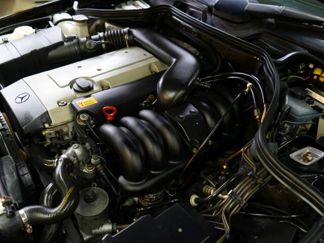 Mercedes-Benz E 320