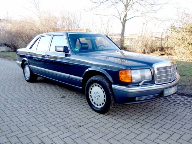 Mercedes-Benz 560 SEL