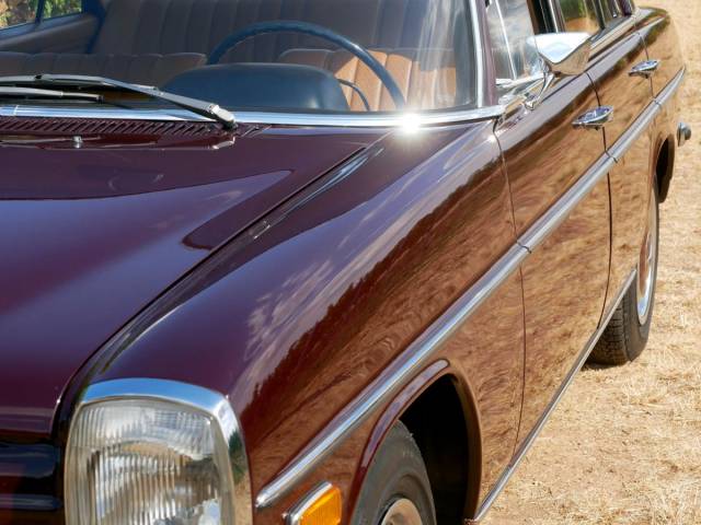Mercedes-Benz 220
