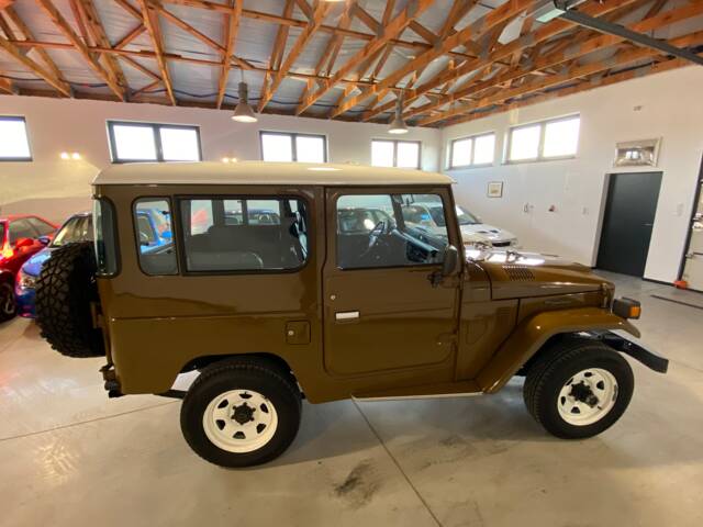 Toyota Land Cruiser BJ 42
