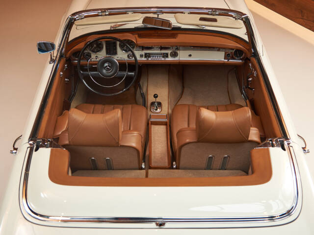 Mercedes-Benz 230 SL