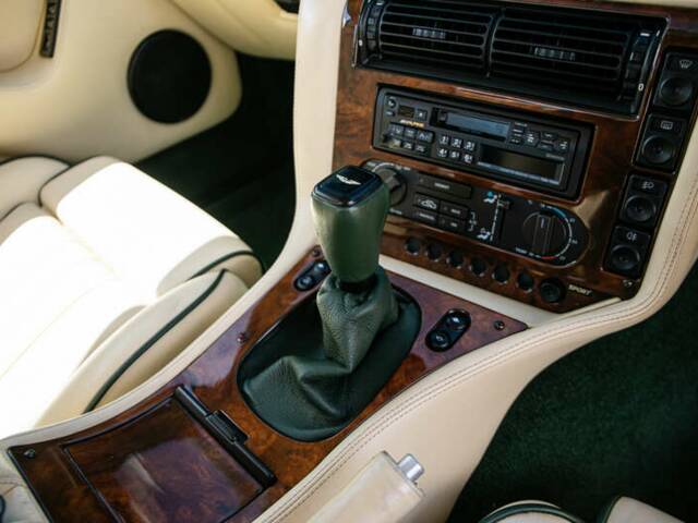 Aston Martin V8 Coupé
