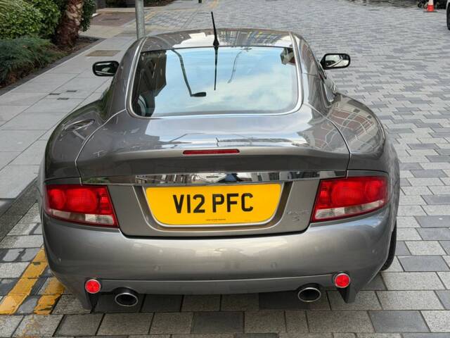 Aston Martin V12 Vanquish S