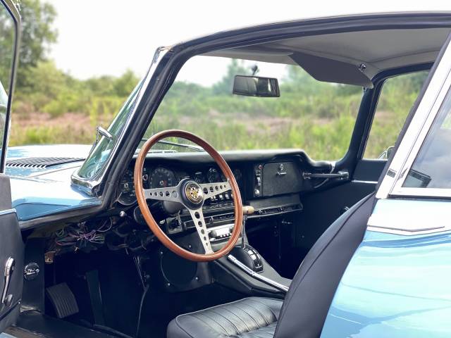 Jaguar E-Type (2+2)