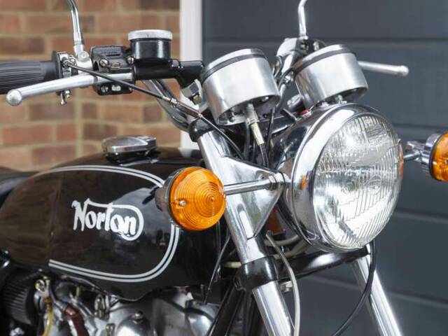 Norton Commando 750 Roadster