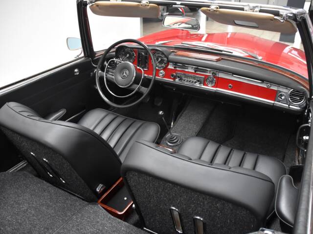 Mercedes-Benz 230 SL