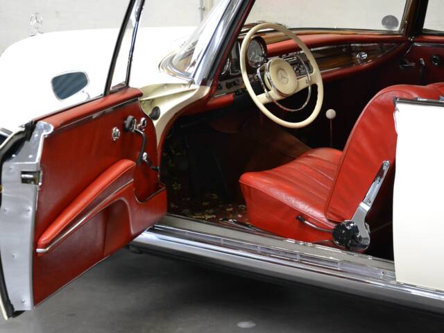 Mercedes-Benz 250 SE