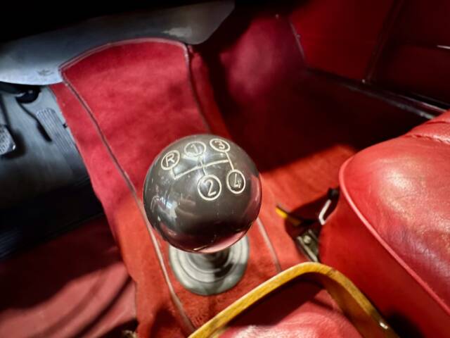 Mercedes-Benz 220 SE b