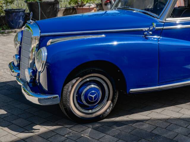 Mercedes-Benz 300