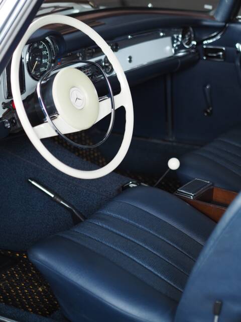 Mercedes-Benz 280 SL