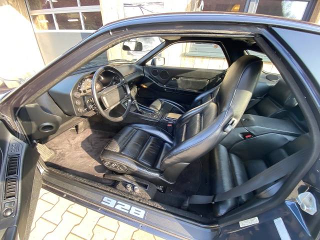 Porsche 928 S4