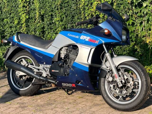 Kawasaki GPz 900 R Ninja