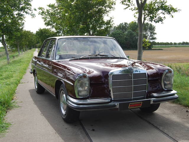 Imagen 1/58 de Mercedes-Benz 280 SE (1968)