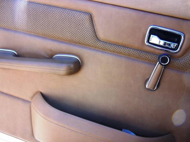 Mercedes-Benz 200 D